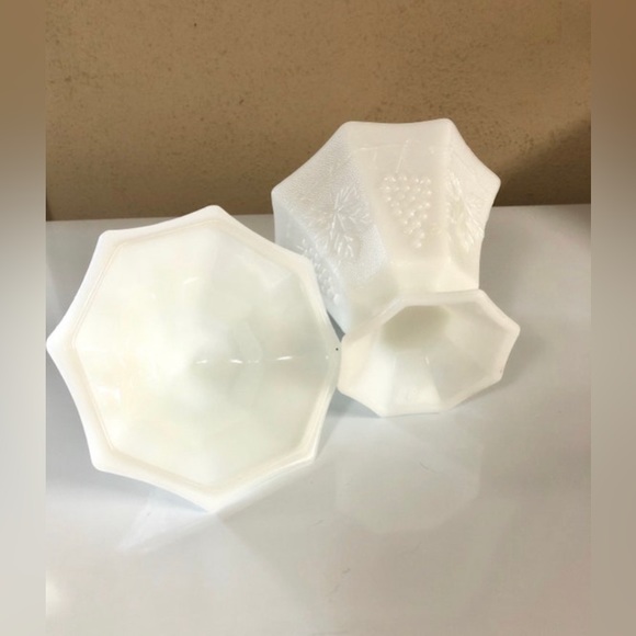 Vintage White Milkglass Grapevine Pattern Pedestal Candy Dish w/Lid Milk Glass - Picture 5 of 5